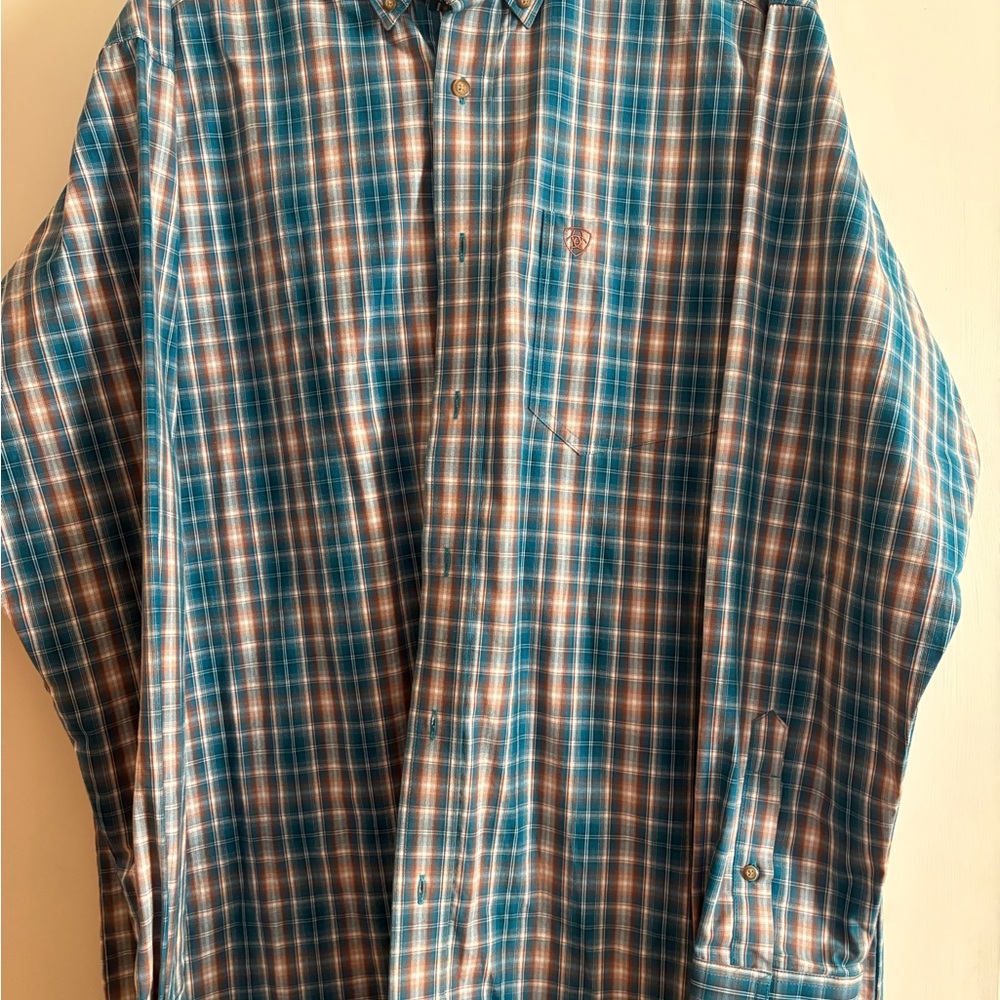 Casual Plaid Button-Down Shirt in Blue and Brown